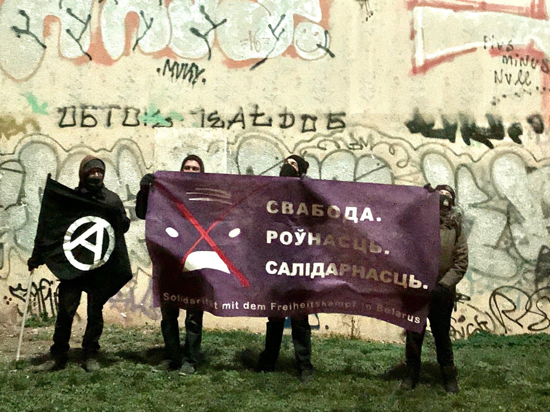 Solidarité avec les anarchistes et antifascistes de Biélorussie de Leipzig.